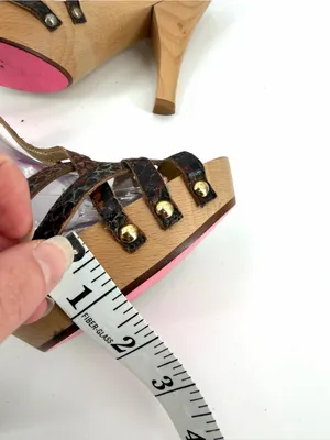 Betsey Johnson VTG platform wooden brown textured faux-snakeskin sandal heel thumbnail 8