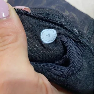 Lululemon Black Energy Manifesto Rare Sports Bra 4 thumbnail 5