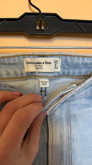 Abercrombie Curve Love Mom Jeans High-Rise thumbnail 2