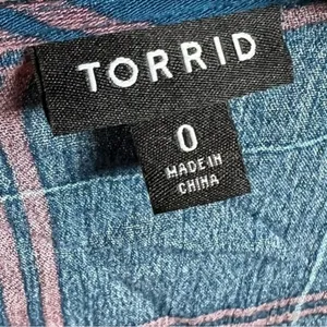 Torrid Babydoll Crinkle Plaid Crochet Inset Lace-Up Top size 0 (large) thumbnail 7