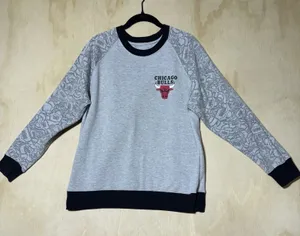 Vintage Chicago Bulls NBA‎ Woman's Medium Crewneck Sweatshirt Gray Black Graphic thumbnail 1