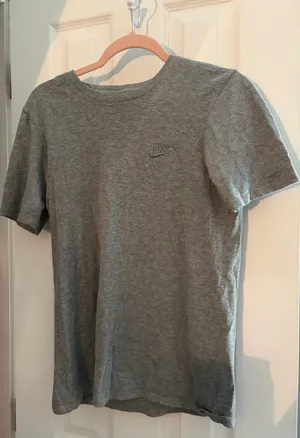 Men’s Grey Nike Tee thumbnail 1