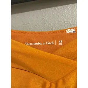 Abercrombie & Fitch Curve Love Satin Orange Ruffle Strap Bikini Set Women’s XS thumbnail 10