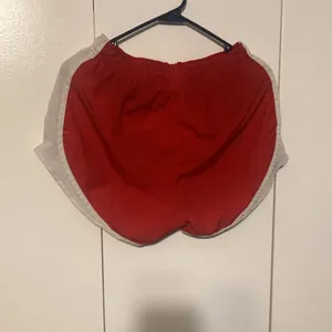 Nike Dri-Fit Women Size Medium Red/White Shorts thumbnail 4