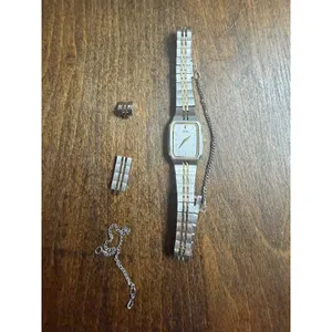 Ladies Vintage Seiko 2C20-5209 Two Tone Analog Quartz Watch Needs Battery 84-94 thumbnail 2