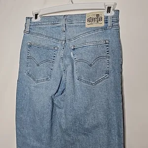 NWOT Levi's Silver Tab mom jeans light wash distressed ripped cropped jeans 29 thumbnail 7