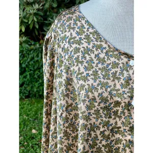 Women's Levis XL Delany Button Front Blouse Flowy Satin Floral thumbnail 3