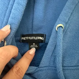 PrettyLittleThing Blue Women's Shorts and hoodie set thumbnail 4
