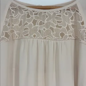 Maeve Cream Floral Lace Flutter Sleeve Semi-Sheer Blouse Women’s Size 4 in EUC! thumbnail 2