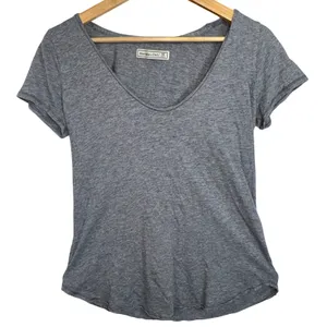 Abercrombie & Fitch Heather Gray Knit V-Neck Short Sleeve Shirt T-Shirt Size M thumbnail 1