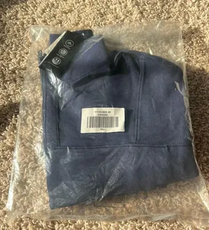 Cropped Gilly Hicks Sweatshirt thumbnail 2