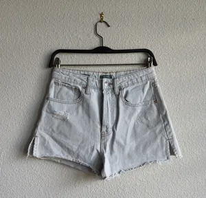 Wild Fable Light Wash High Rise Denim Shorts Size 2 Distressed Raw Hem thumbnail 4