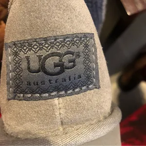 UGG Classic Cardy knitted sweater 3 button fold over boots.Silver color. Size: 8 thumbnail 13