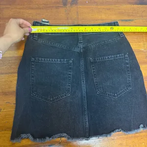 Women’s ABERCROMBIE & FITCH Black Denim Frayed A-line Miniskirt, Size 2 thumbnail 3