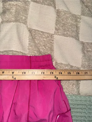 Lululemon Hotty Hot Short II *2.5" Ripened Raspberry size 8 thumbnail 2