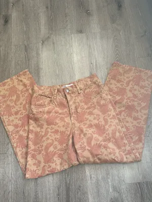 Zara Floral Damask High-Rise Pants in Rose and Beige thumbnail 6