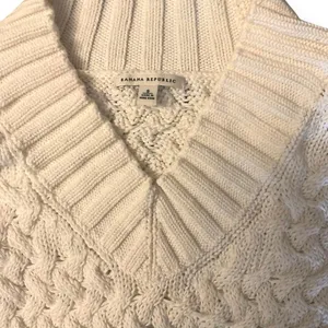 Banana Republic White Cable Knit V-Neck Sweater thumbnail 5