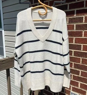Aerie Cream Navy Blue Stripes V-Neck Sweater Women's Medium thumbnail 1
