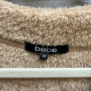 Bebe Beige Fuzzy womens Blazer Size XS‎ thumbnail 2