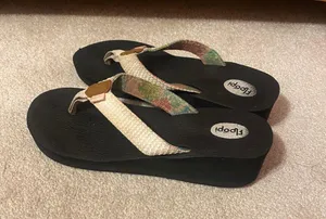 Black Flip Flops Size 8.5 thumbnail 3