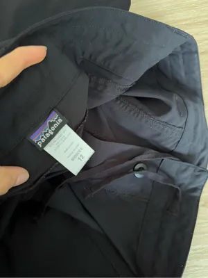 Patagonia women’s 12 Crop Pants mid rise Black outdoor hike trail thumbnail 4