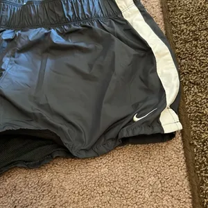 ‎Nike small grey shorts thumbnail 4