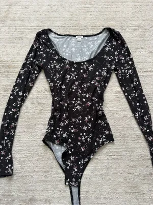 Garage Black Floral Long-Sleeve Scoop Neck Bodysuit (Size XS) thumbnail 3