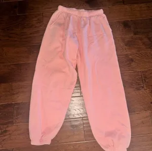 Daily Drills Sweatpants Size M/L #dailydrills #pink #loungewear #trending #parke thumbnail 2