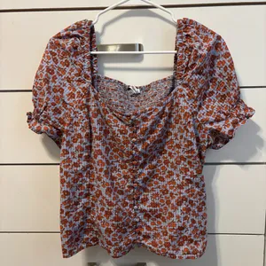 Madewell Button Front Smocked Back Top in Piccola Floral thumbnail 2