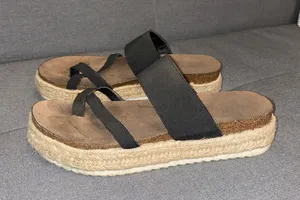 Madden Girl Platform Sandals thumbnail 1