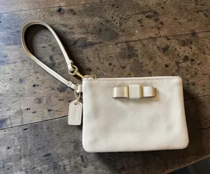 Coach Darcy Bow Cream Cross Grain Leather Small Wristlet Top Zipper thumbnail 1