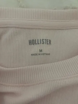 Hollister Medium Women's Pink Ribbed Longer-length Heart Cake Graphic Baby Tee thumbnail 3