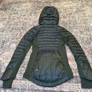 Lululemon Down For A Run Jacket Green‎ Olive Full Zip Puffer Women Size 2 thumbnail 3
