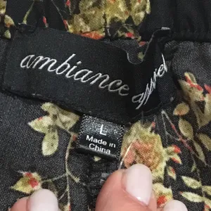 Ambiance Apparel Shorts Black Size L thumbnail 2