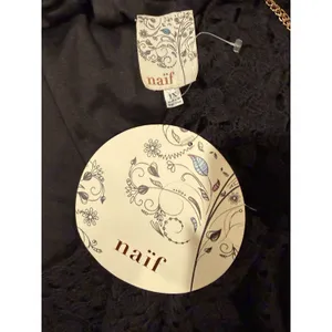 Naïf black lace cold-shoulder dress features an open-shoulder & Gold Necklace 1X thumbnail 7