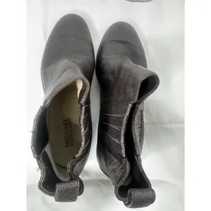 Michael Kors Chelsea boot with pebbled leather and stylish chain thumbnail 7