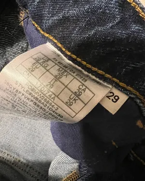 Mom Jeans thumbnail 2