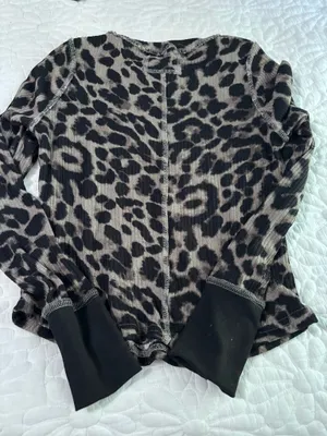 Cheetah print waffle knit long sleeve top thumbnail 2