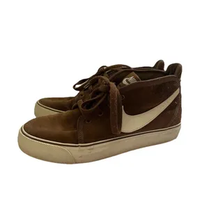 Nike Toki Brown High Top Sneaker, Suede, Men’s Sz 6.5 Women Sz 8, Cozy, Vintage thumbnail 2
