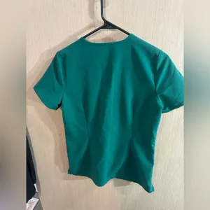 Figs Technical Collection Women's Short Sleeve V-Neck Scrub Top in Green Size XS thumbnail 3