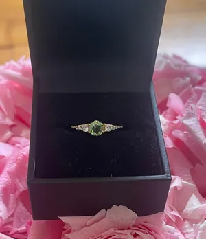 Green sapphire ring thumbnail 1