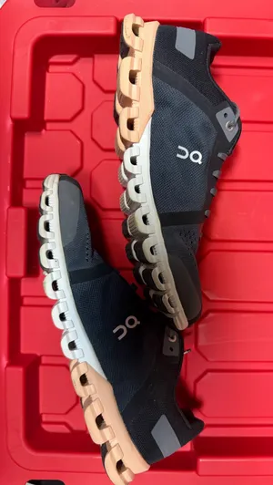 On Cloud Shoes thumbnail 1