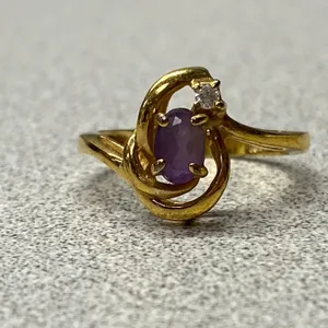 Vintage Gold Tone Taiwan Stamped Oval Amethyst CZ Swirl Fashion Ring Size 7 thumbnail 5