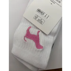 PINK Victoria’s Secret 2-Pack Crew Socks White Black One Size NWT thumbnail 6