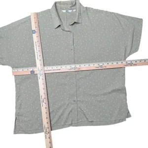 UNIQLO M Olive Green Polka Dot Rayon Boxy Button Down Boyfriend Top Blouse Y2K thumbnail 8