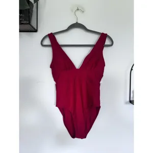 NWT Quince Cherry Red Italian Plunge One-Piece Swimsuit Sz Small thumbnail 3