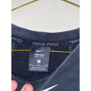 Women's Nike‎ Pro Dri-FIT Black Cropped Sweatshirt Striped Bottom Size Small thumbnail 3