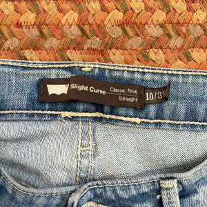 Levis Light Wash Slight Curve Low Rise Straight Jeans thumbnail 3