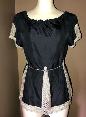 BCBGMAXAZRIA Pheasant Blouse 100% silk thumbnail 1