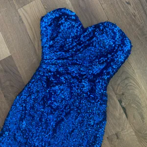 Faviana Blue Strapless Sequin Long prom Dress Size 4 thumbnail 14